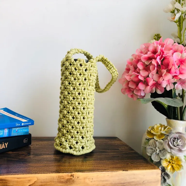 Túi Đựng Bình Giữ Nhiệt Macrame - phụ kiện thủ công tinh tế, tiện lợi mỗi ngày, đồng thời là món quà sinh nhật ấn tượng cho người yêu thích sự phong cách