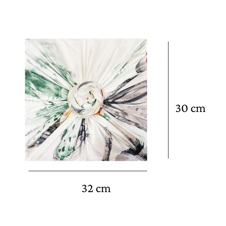 Set quà "Peaceful Scent" là món quà 8/3 hoàn hảo, kết hợp trà, nến thơm và mật ong, mang đến những khoảnh khắc thư giãn tuyệt vời, là quà sinh nhật ý nghĩa cho nữ.