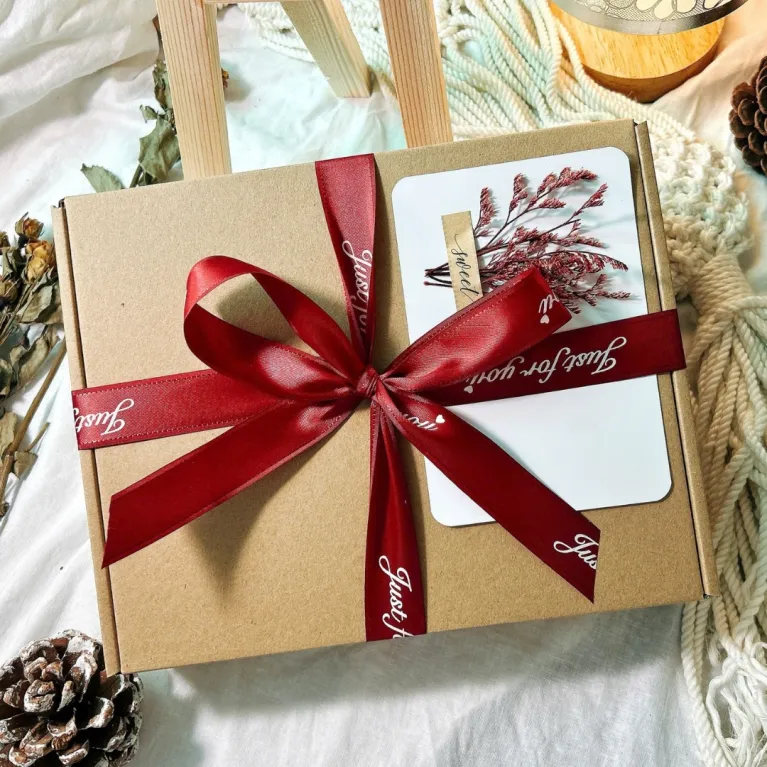 The Custom Dried Flower & Portrait Frame is a heartfelt way to cherish every beautiful memory, blending personalized dried flower art with handmade picture frames, making it a truly unique gift for her