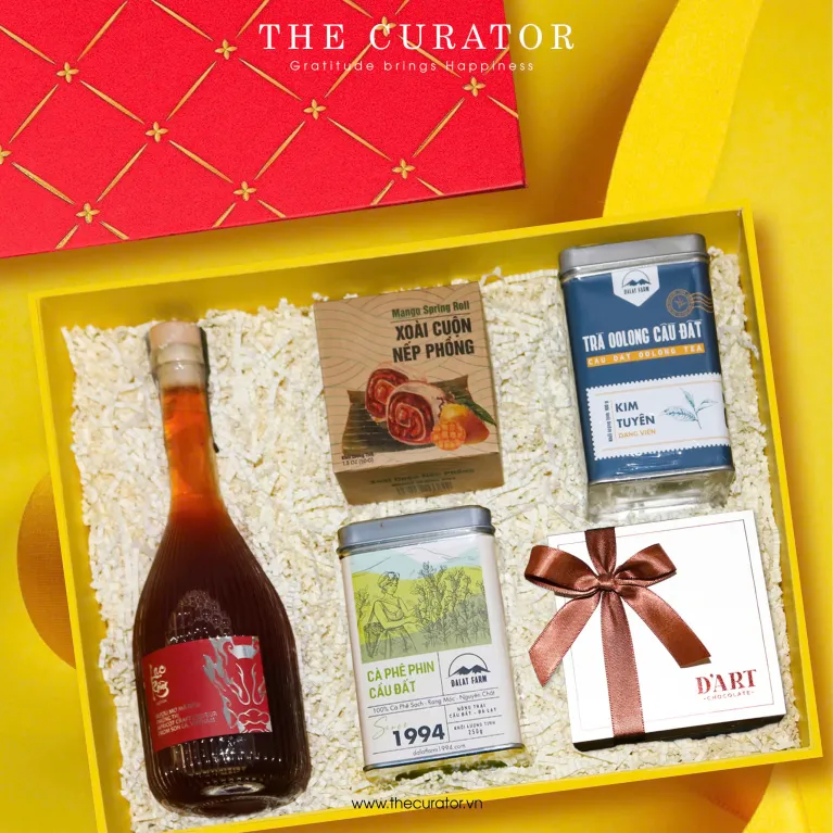 The "Reunion" Gift Box celebrates identity through flavors with apricot liquor, tea, coffee, and confectionery, elegantly curated into a luxurious gift