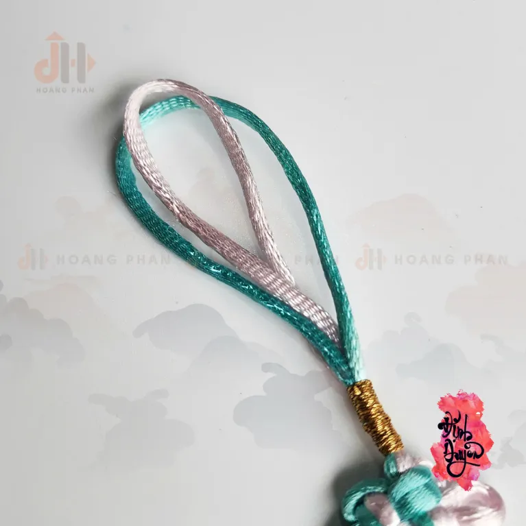 Dây Đồng Tâm Kết "Bích Chu" nhẹ nhàng thu hút phúc lành, không chỉ là phụ kiện phong thủy mà còn là lễ vật đính ước mang ý nghĩa sâu sắc hoàn hảo để làm quà cho nữ sáng tạo