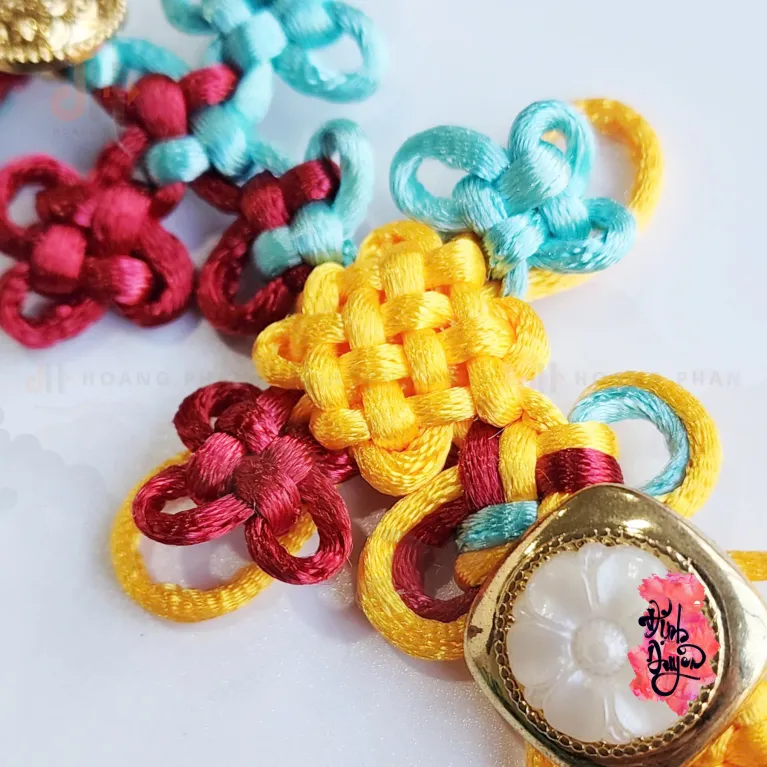 The "Nhu Y" Knot Moon Hanging Decoration is a beautiful traditional ornament that serves as a positive energy source, making it a perfect Feng Shui gift and decorative accessory for any space - an elegant and meaningful gift for her.The "Nhu Y" Knot Moon Hanging Decoration is a beautiful traditional ornament that serves as a positive energy source, making it a perfect Feng Shui gift and decorative accessory for any space - an elegant and meaningful gift for her.The "Nhu Y" Knot Moon Hanging Decoration is a beautiful traditional ornament that serves as a positive energy source, making it a perfect Feng Shui gift and decorative accessory for any space - an elegant and meaningful gift for her.