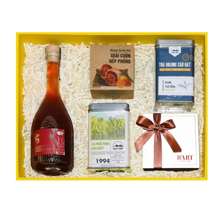 The "Reunion" Gift Box celebrates identity through flavors with apricot liquor, tea, coffee, and confectionery, elegantly curated into a luxurious gift
