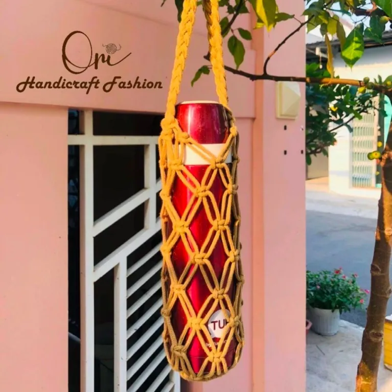 Túi Đan Lưới Đựng Bình Giữ Nhiệt mang đến diện mạo mới cho món phụ kiện tiện lợi sẽ là lựa chọn quà sinh nhật đáng yêu dành cho những ai yêu thích phong cách thủ công