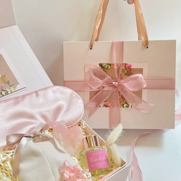 The "Rose Quartz" Gift Box is a romantic Women's Day gift designed to cherish your beloved woman, featuring a luxurious Gua Sha stone, soothing eye mask, essential oil, and a surprise blind bag for an extra touch of love and elegance