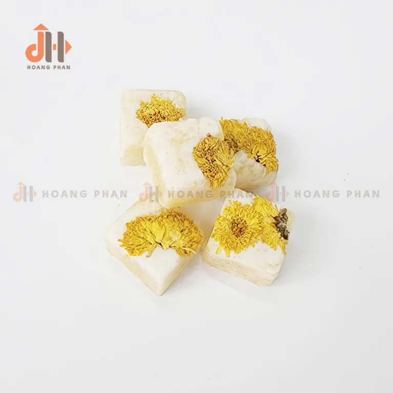 The "Hoang Chu Cac" Chrysanthemum Tea Gift Set delivers an exquisite experience with its delicate blend of chrysanthemum tea and rock sugar, elegantly presented in a Vietnamese gift box complete with a beautifully designed gift card -  perfect gesture of thoughtfulness and refinement.