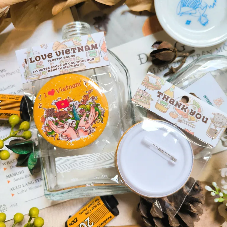 The Vietnamese Pattern Lapel Pin is a charming bag badge and cute accessory that lets you bring Vietnam's essence everywhere, making it a perfect handmade gift for foreigners and a meaningful Vietnamese souvenir.