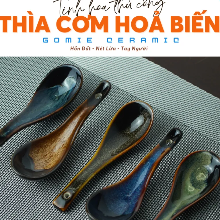 Thìa Gốm Sứ Hỏa Biến Dáng Cong, thăng hạng từng bữa ăn với sự tinh tế của muỗng gốm Bát Tràng cao cấp, là phụ kiện nhà hàng độc đáo và món quà lưu niệm Việt Nam ý nghĩa.
