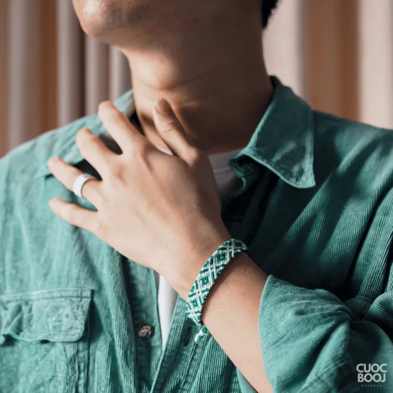 The Classic Green Handmade Bracelet captures nature’s hue in every movement, making it a timeless unisex accessory and a perfect birthday gift for her.