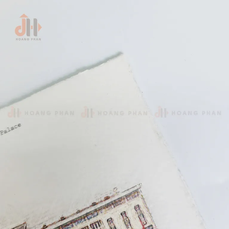 Bưu Thiếp Giấy Bồi Dinh Độc Lập từ BST "Tôi Yêu Sài Gòn" – quà lưu niệm thủ công tinh tế, tôn vinh chứng nhân lịch sử với giấy bồi thủ công và phong bì sang trọng.