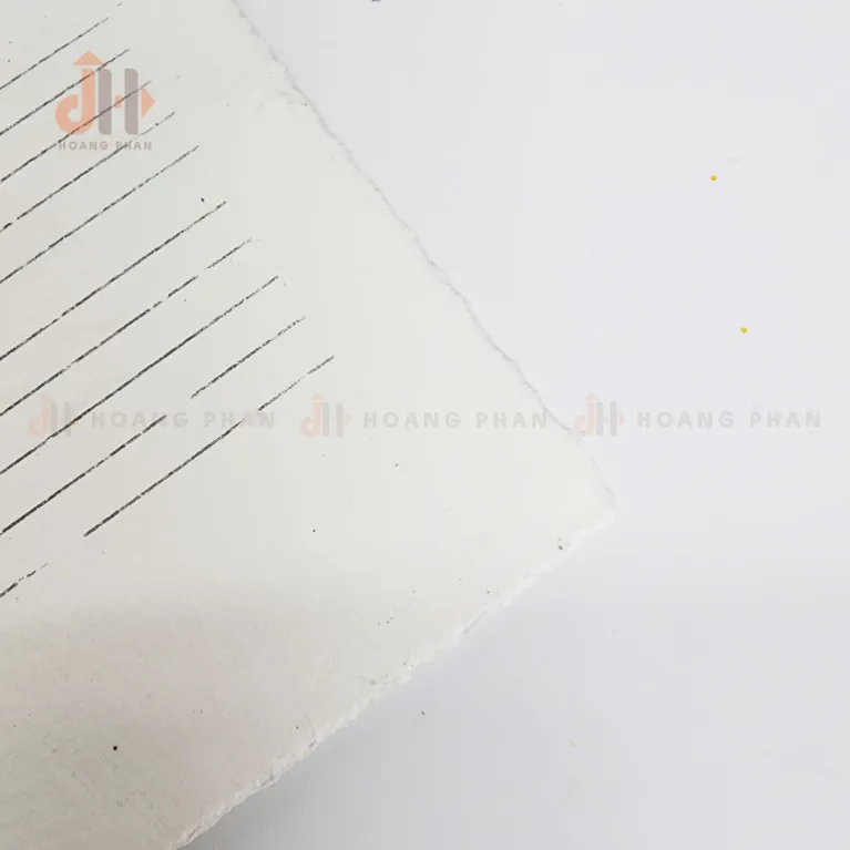 Bưu Thiếp Giấy Bồi Ủy Ban Nhân Dân Thành Phố, một phần của BST Tôi Yêu Sài Gòn, tôn vinh di sản kiến trúc đô thị qua từng nét thiệp vẽ tay tinh tế trên postcard giấy bồi, trở thành món quà lưu niệm đầy ý nghĩa.