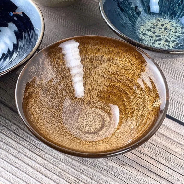 The Bat Trang Fire-Glazed Flared Bowl (13x5cm) captures the essence of Vietnamese ceramics, making it a stunning tableware piece and an impressive housewarming gift
