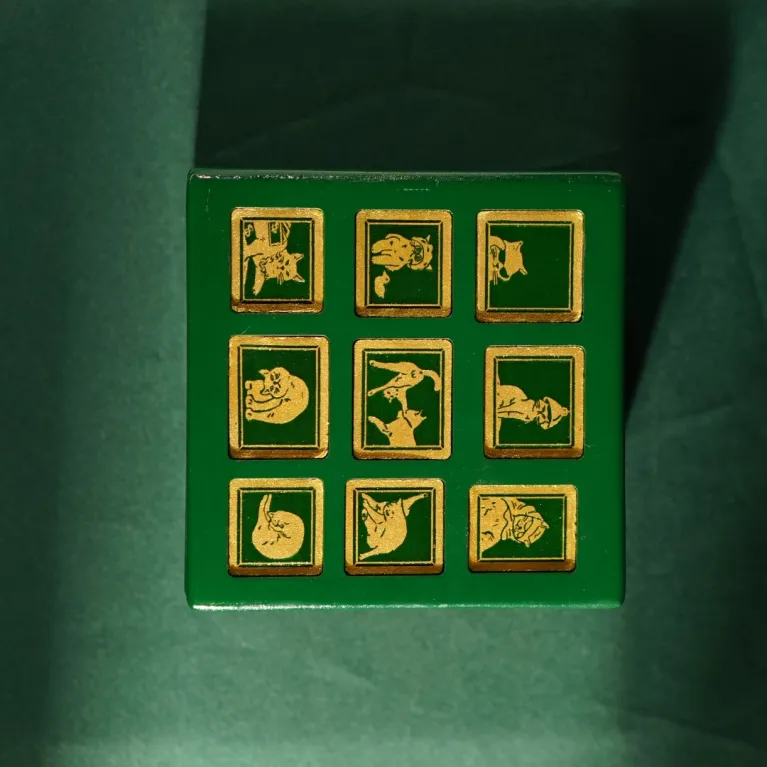 The "Cat & Box" Wooden Jewelry Box With Brass Hinges boasts a stunningly luxurious and refined appearance, making it a premium jewelry box and a perfect Vietnamese souvenir for a truly premium gift.