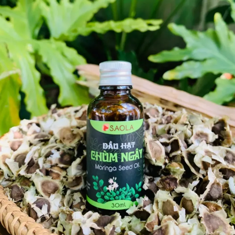 Dầu Hạt Chùm Ngây là tinh dầu thiên nhiên chăm sóc da và dưỡng da & tóc khỏe mạnh, kết hợp cùng hương thảo dược dễ chịu, không chỉ là tinh dầu mọc tóc hiệu quả mà còn an toàn cho mẹ bầu trong quá trình chăm sóc cơ thể một cách tự nhiên và lành tính