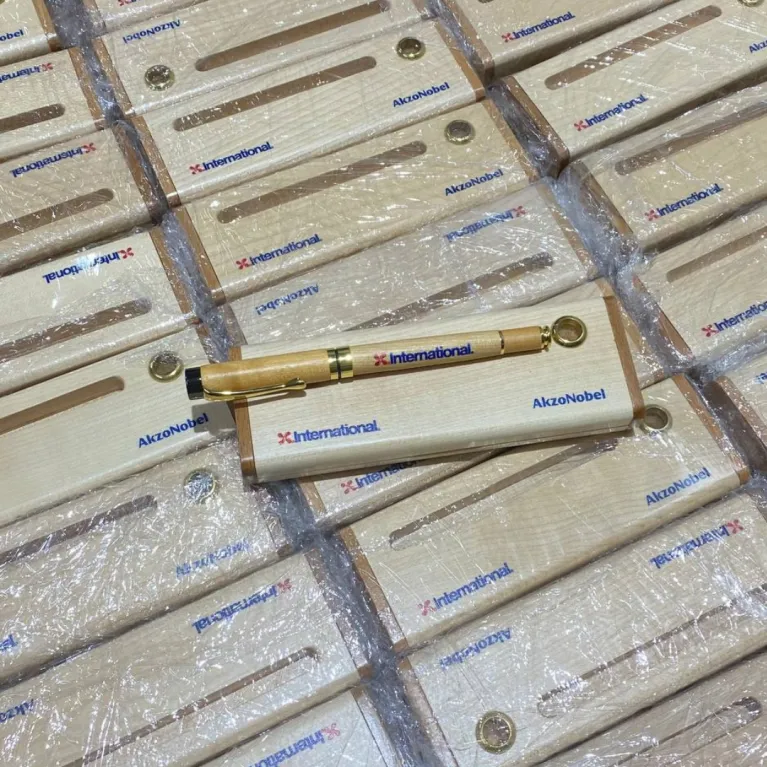 bút gỗ phong khắc tên kèm hộp, thiết kế ấn tượng, sự tỉ mỉ trong từng chi tiết, phù hợp với nhiều nhu cầu sử dụng, chế tác tinh xảobút gỗ phong khắc tên kèm hộp, thiết kế ấn tượng, sự tỉ mỉ trong từng chi tiết, phù hợp với nhiều nhu cầu sử dụng, chế tác tinh xảo