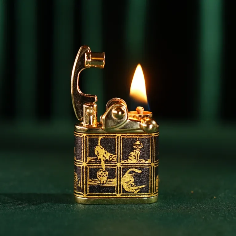 The "Cat & Box" Hand-Drawn Leather Lighter features an interesting and meaningful pattern, with options for personalized engraving and name customization, making it a perfect birthday gift for himThe "Cat & Box" Hand-Drawn Leather Lighter features an interesting and meaningful pattern, with options for personalized engraving and name customization, making it a perfect birthday gift for him