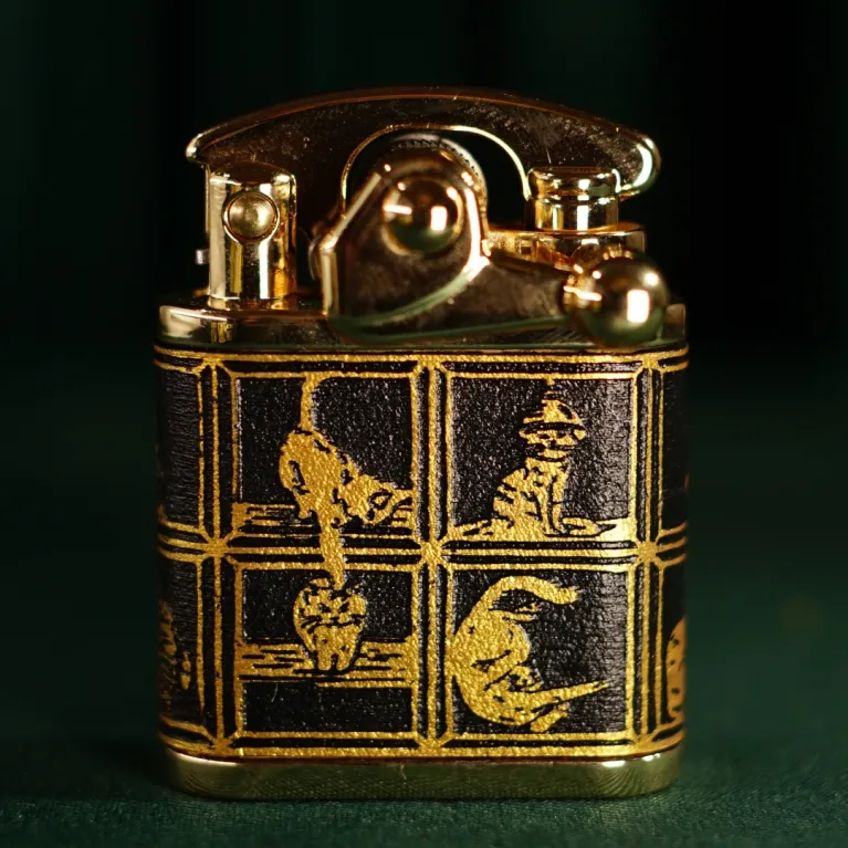 The "Cat & Box" Hand-Drawn Leather Lighter features an interesting and meaningful pattern, with options for personalized engraving and name customization, making it a perfect birthday gift for him