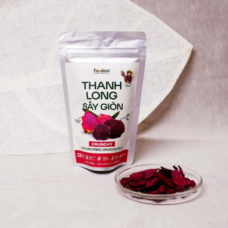 Crunchy vacuum-dried dragon fruit, a Vietnamese specialty, offers an original distinctive flavor in a sugar-free dried fruit—a healthy snack and a delightful snack gift for any occasion!