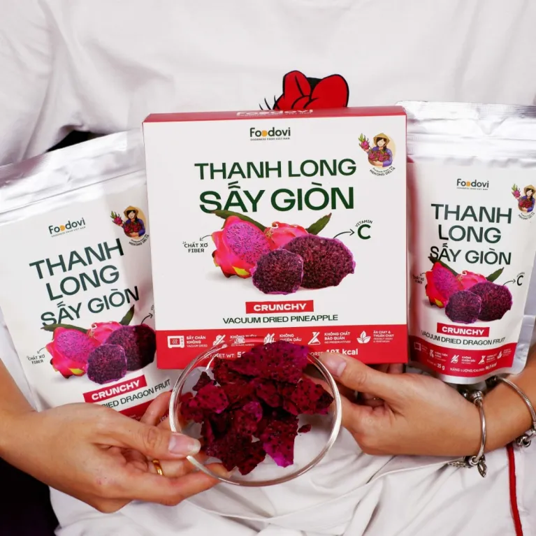 Crunchy vacuum-dried dragon fruit, a Vietnamese specialty, offers an original distinctive flavor in a sugar-free dried fruit—a healthy snack and a delightful snack gift for any occasion!