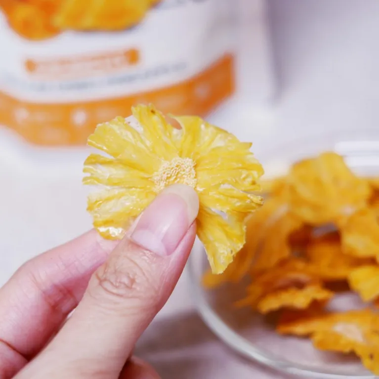 Crunchy Vacuum-Dried Pineapple—a Vietnamese gift that enhances the fruit’s original flavor, made with no preservatives, non-fried for a healthy and convenient snack.