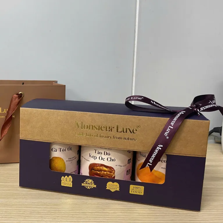 The "Rapture" Gift Box brings together loving flavors from nature with a deluxe fruit and nut selection, featuring a delightful combo of soft dried mango and passion fruit—a premium, healthy snack gift set perfect for any occasion.