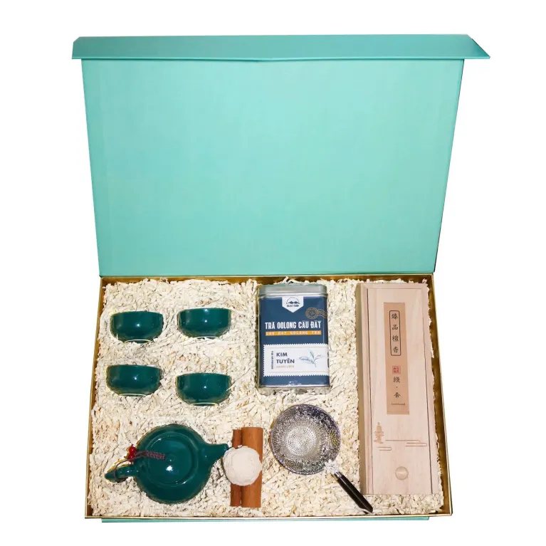 "Truong An" Gift Box – a luxurious gift set for your boss, featuring premium agarwood and a tea ceremony gift set designed to inspire relaxation with fine tea and soothing aroma, making it the perfect premium gift