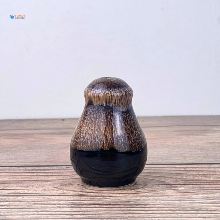 The Fire-Glazed Ceramic Spice Jar brings elegance from kitchen to dining table, crafted from premium Bat Trang ceramic, making it a perfect addition to luxury restaurant accessories and authentic Vietnamese kitchenware.