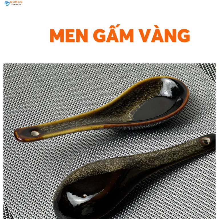 Thìa Gốm Sứ Hỏa Biến Dáng Cong, thăng hạng từng bữa ăn với sự tinh tế của muỗng gốm Bát Tràng cao cấp, là phụ kiện nhà hàng độc đáo và món quà lưu niệm Việt Nam ý nghĩa.