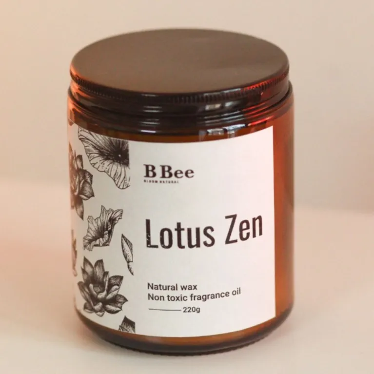 Set Nến Thơm "Lotus Zen" kèm bộ sticker, với hương nhẹ nhàng lan tỏa không gian, nến thơm cao cấp từ thiên nhiên, là quà sinh nhật tinh tế trong hộp quà tặng sang trọng.