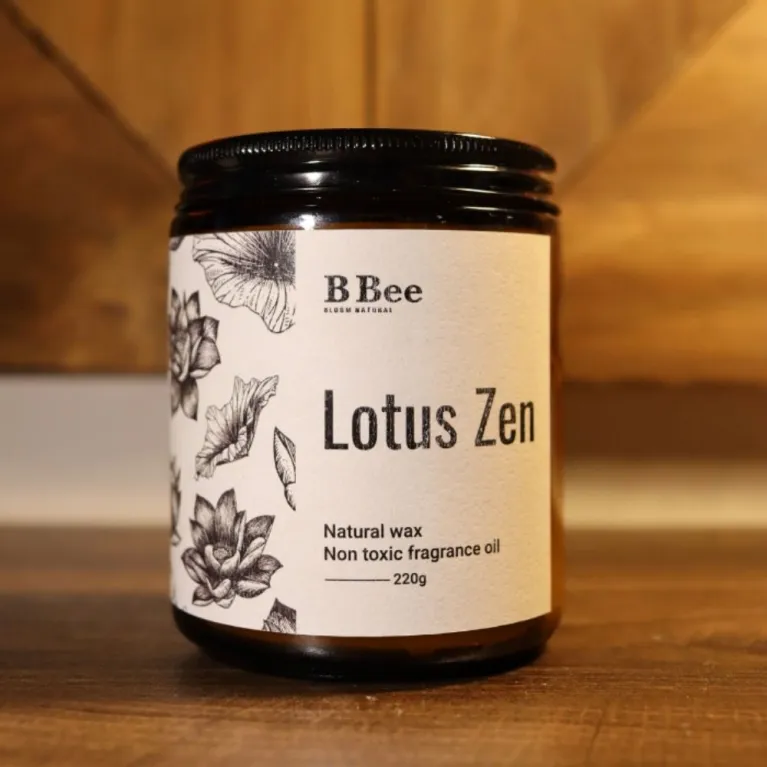 Set Nến Thơm "Lotus Zen" kèm bộ sticker, với hương nhẹ nhàng lan tỏa không gian, nến thơm cao cấp từ thiên nhiên, là quà sinh nhật tinh tế trong hộp quà tặng sang trọng.