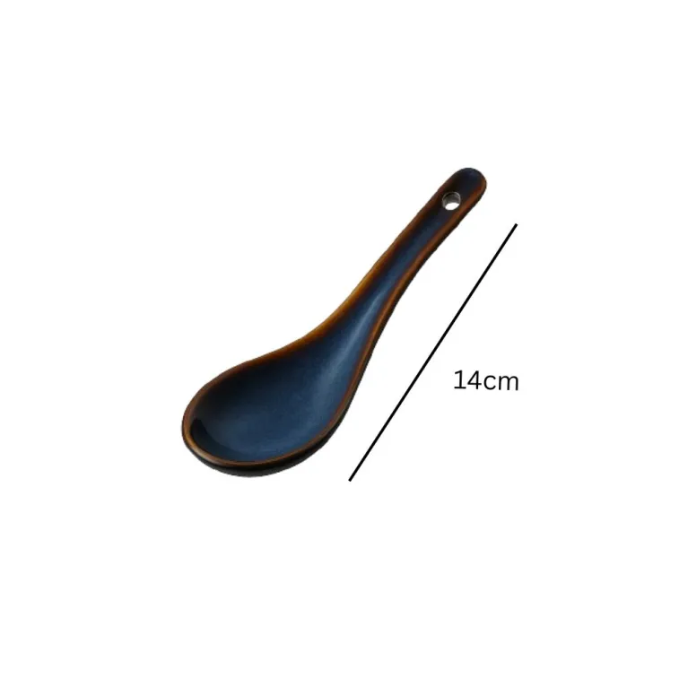 Thìa Gốm Sứ Hỏa Biến Dáng Cong, thăng hạng từng bữa ăn với sự tinh tế của muỗng gốm Bát Tràng cao cấp, là phụ kiện nhà hàng độc đáo và món quà lưu niệm Việt Nam ý nghĩa.