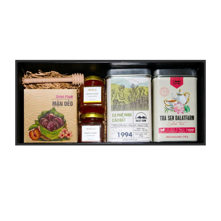Hộp quà "Heritage Sips" mời bạn thưởng thức tinh hoa hương vị Việt Nam thông qua set quà tặng đặc sản cao cấp với mận dẻo mềm mại, mật ong ngọt ngào cùng trà thơm và cà phê đậm đà, là món quà Việt Nam tinh tế chạm đến trái tim người nhận.