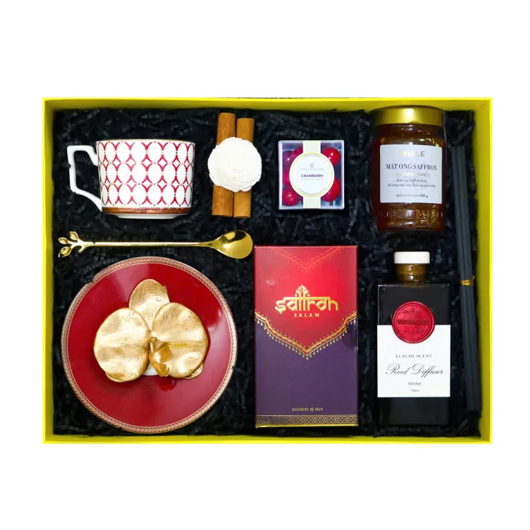 Hộp quà "Imperial" trao trọn lời chúc thịnh vượng với set quà nhụy hoa nghệ tây cùng những sản phẩm chăm sóc thể chất và tinh thần trong hộp quà cao cấp đầy ý nghĩa
