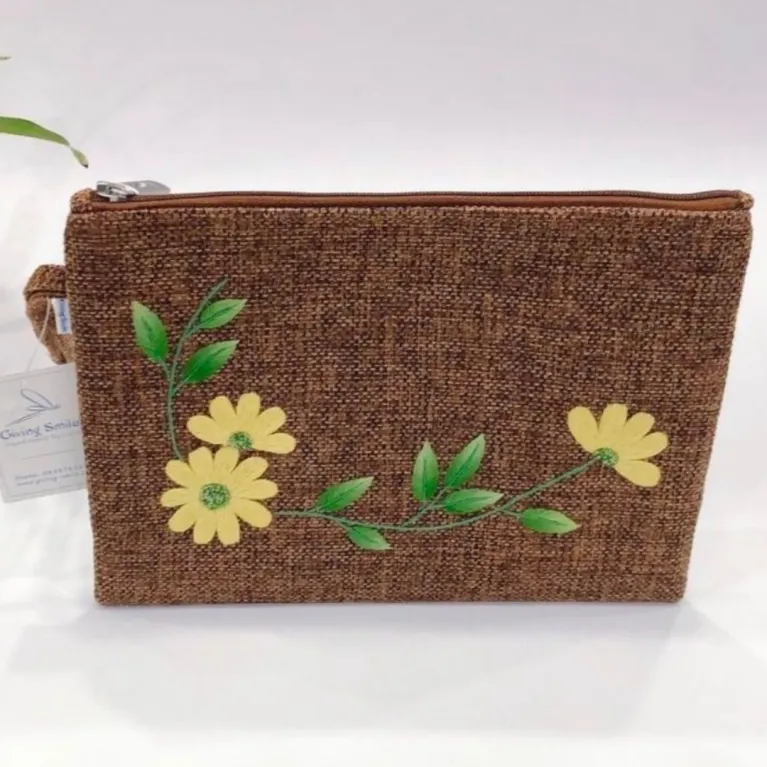Túi mỹ phẩm Royal – túi letter thêu hoa với nét hoa xinh trên nền mộc mạc, bóp vải tiện lợi, phụ kiện thủ công tinh tế, quà tặng cho nữ và quà sinh nhật thiết thực