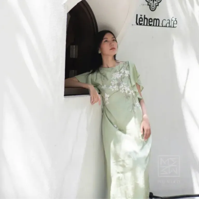 Đầm "Nhã", Nét Đẹp Tinh Khôi Đến Say Đắm, Đầm Tơ Tằm Thêu Hoa Giấy, Đầm Tơ Tầm Cao Cấp, Thời Trang Bền Vững, Quà Sinh Nhật Cho Nữ, Quà Tặng Bạn Gái