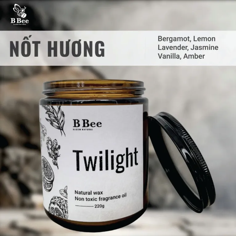 The "Twilight" Scented Candle with Sticker, made from premium natural wax, refreshes with its pure fragrance, making it an exquisite fragrance gift and a perfect birthday gift for someone special.