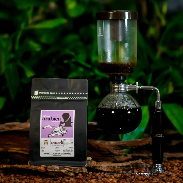 Arabica 4 – Cà phê Arabica Lạc Dương nguyên chất 100% với hương vị quả sấu & dâu tằm thú vị, dòng cà phê espresso cao cấp, là quà tặng cà phê Việt Nam nguyên bản đầy tinh tế.
