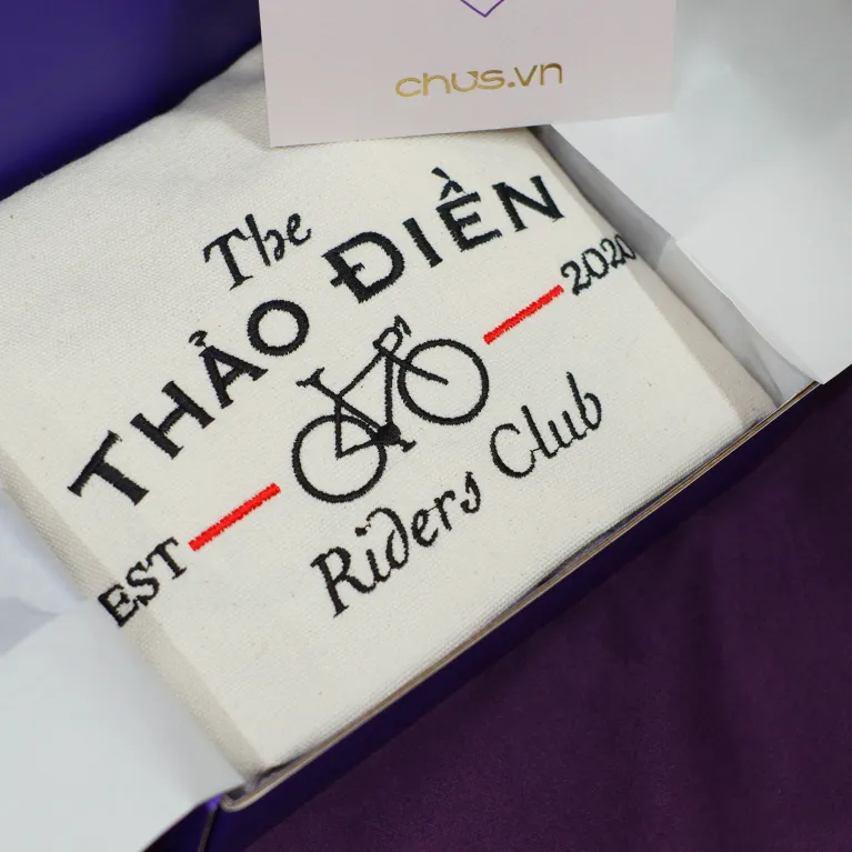 Túi thêu theo yêu cầu với chất liệu vải cao cấp, cá nhân hóa hình ảnh & thông điệp riêng, đa dạng mẫu mã – món quà sinh nhật ý nghĩa, quà tặng cá nhân hóa độc đáo.