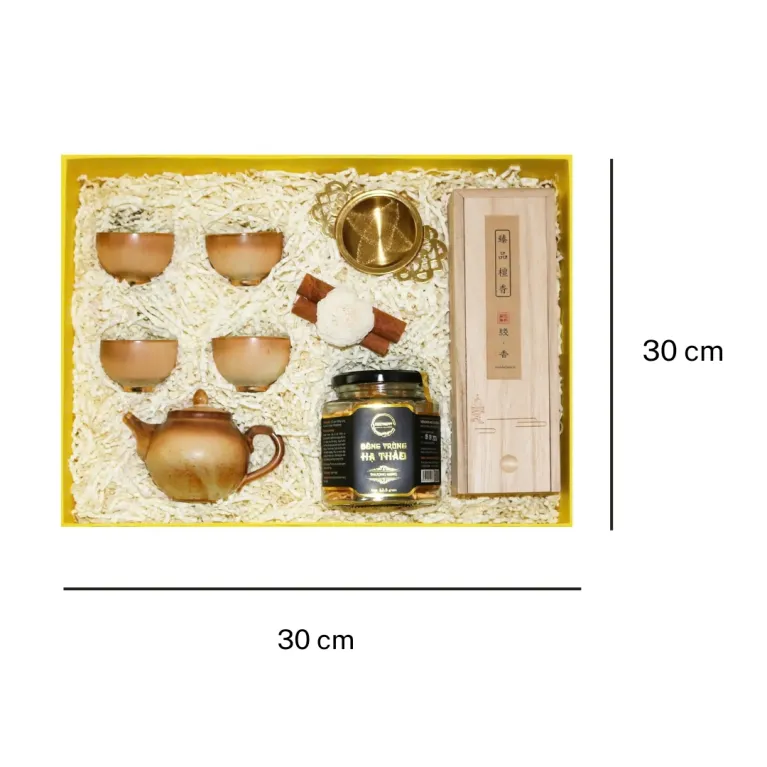 "Amber Harmony" gift box – premium wellness gift set in upscale yellow tone featuring tea set with filter, agarwood, and cordyceps for a luxurious experience.