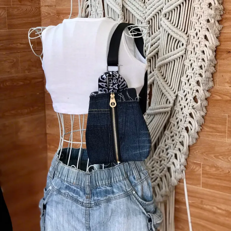 Túi đeo chéo balo mini K3 từ jeans tái chế với đường nét riêng biệt, túi xách độc bản phụ kiện thời trang bền vững làm quà sinh nhật