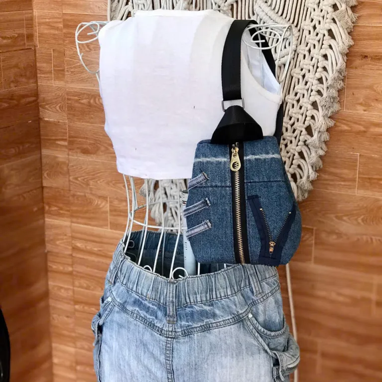 Túi đeo chéo balo mini K5 từ jeans tái chế nét riêng qua từng chi tiết, túi độc bản phụ kiện tái chế làm quà sinh nhật sáng tạo thủ côngTúi đeo chéo balo mini K5 từ jeans tái chế nét riêng qua từng chi tiết, túi độc bản phụ kiện tái chế làm quà sinh nhật sáng tạo thủ công