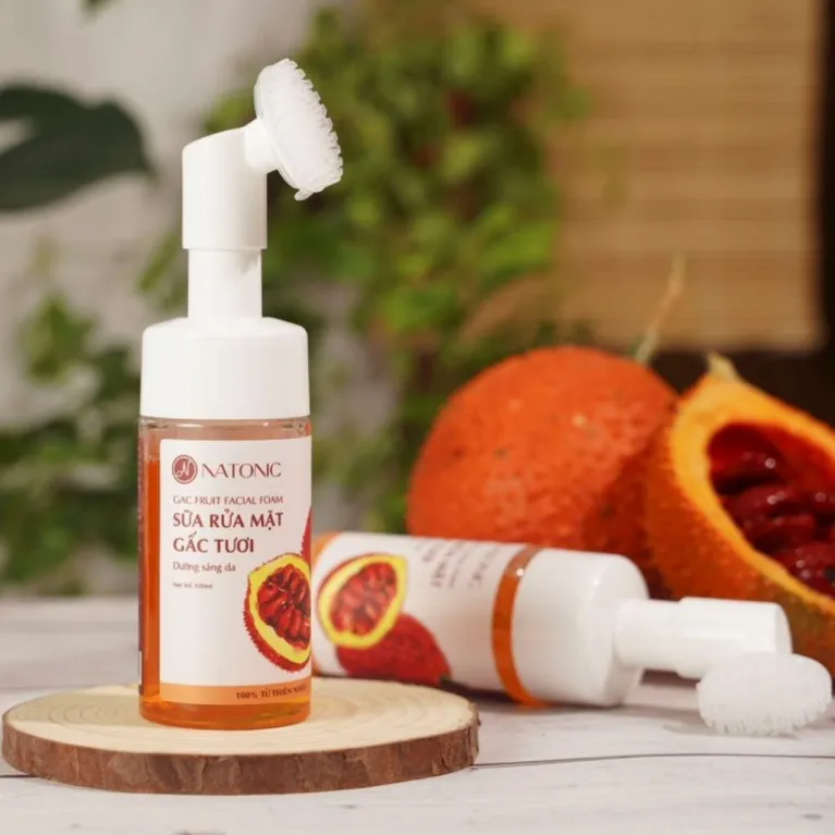 Sữa rửa mặt gấc 100ml chăm sóc làn da từ thành phần tự nhiên, giúp làm sáng da hiệu quả với công thức 100% từ thiên nhiên, có khả năng giảm thâm đáng kể, là sản phẩm mỹ phẩm lành tính an toàn cho mọi loại da