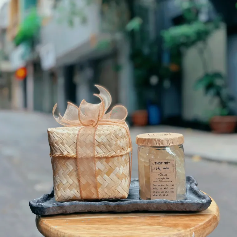 Set quà thốt nốt sấy dẻo hộp tre 300gr dẻo dai khó cưỡng, đặc sản miền Tây mứt thốt nốt làm quà biếu độc đáo, quà lưu niệm Việt Nam trong hộp quà thủ công.