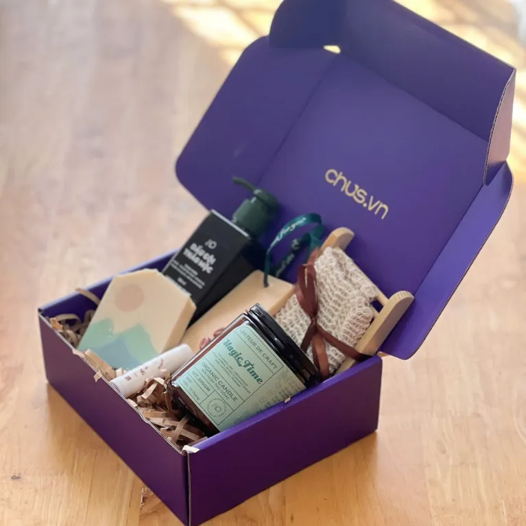 "Magic Care" gift box expresses love through every second with an exclusive handcrafted set of body care products, making a unique and elegant birthday gift for your lover.