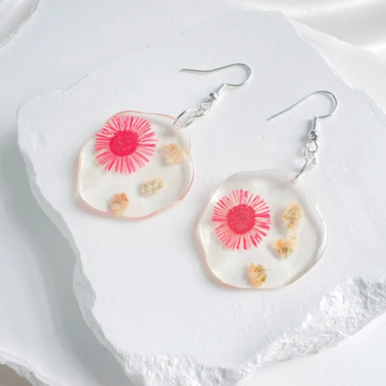 Red daisy resin earrings brilliant every moment of love, real dried flower one-of-a-kind handcrafted jewelry as gift for her souvenirs