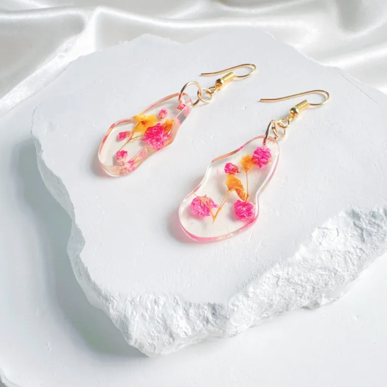 Resin baby flower earrings mesmerized by authentic hues, handcrafted dried flower earrings as birthday gift for women handmade gift