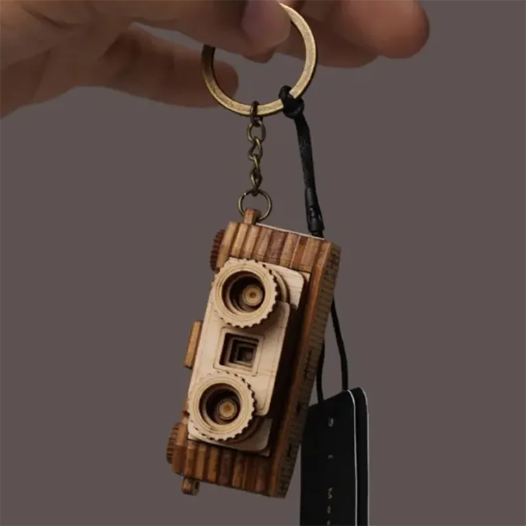 Móc khóa gỗ hình camera nét cổ điển độc quyền, móc khóa gỗ thật gọn nhẹ thủ công độc đáo quà tặng lưu niệm Việt Nam