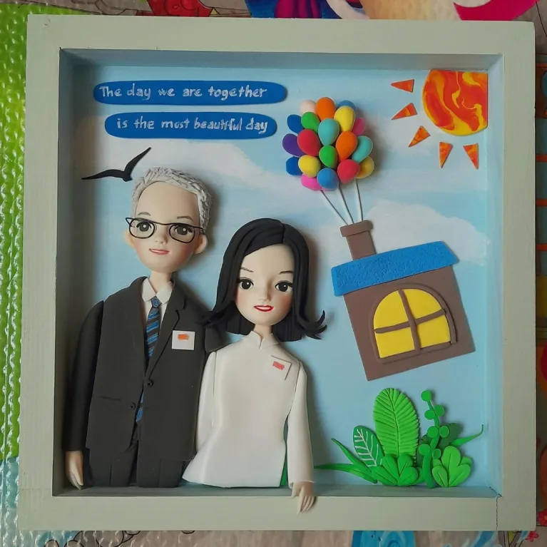 Tranh chân dung chibi bằng đất sét theo yêu cầu món quà giữ mãi không quên, tranh cá nhân hóa kèm lời chúc làm quà sinh nhật