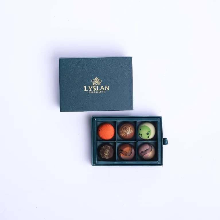 6-piece homeland flavor bonbon chocolate box with unique Vietnamese taste, luxury specialty chocolate set featuring natural ingredients as gift for foreigners