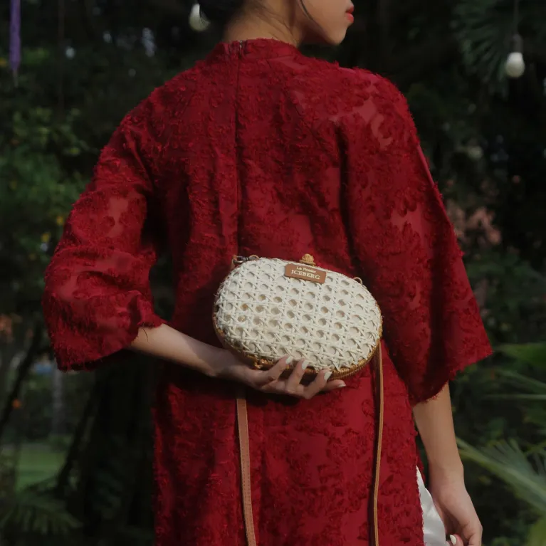 Túi mây đan tay Luna Woven từng đường cong tinh tế, túi xách mây đan tay dáng bầu dục túi đeo chéo đi biển phụ kiện thủ công quà cho nữ tinh tếTúi mây đan tay Luna Woven từng đường cong tinh tế, túi xách mây đan tay dáng bầu dục túi đeo chéo đi biển phụ kiện thủ công quà cho nữ tinh tế